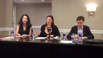 De izquierda a derecha, Ivy Roselló, coordinadora de relaciones públicas de SCC; Susana Beltrán, vicepresidenta tercera, y Juan Mellen, vocal, este viernes en Washington.