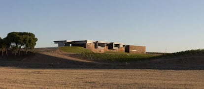 Exterior de las Bodegas Beronia, en Rueda (Valladolid).