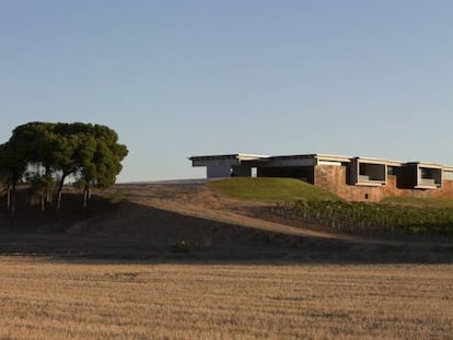 Exterior de las Bodegas Beronia, en Rueda (Valladolid).