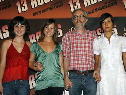 Nadia de Santiago, Marta Etura, Martínez-Lázaro y Verónica Sánchez, en la presentación de <i>Las 13 rosas.</i>