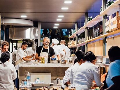 Massimo Bottura,
en Río de Janeiro, en el Refettorio Gastromotiva.