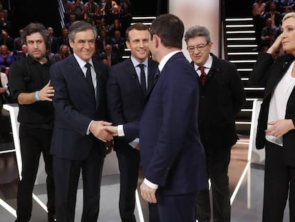 Benoit Hamon, Francois Fillon, Emmanuel Macron, Jean-Luc Melenchon y Marine Le Pen antes de participar en un debate organizado por el canal de televisión privado francés TF1