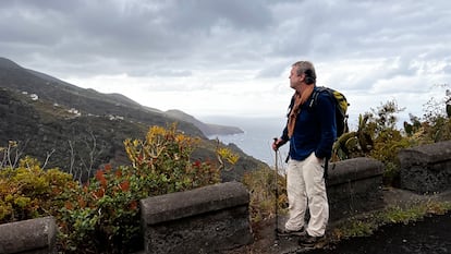 Paco Nadal en el tramo en costa norte de La Palma, entre Barlovento y Puntagorda, del Camino Real de la Costa y las Medianías.