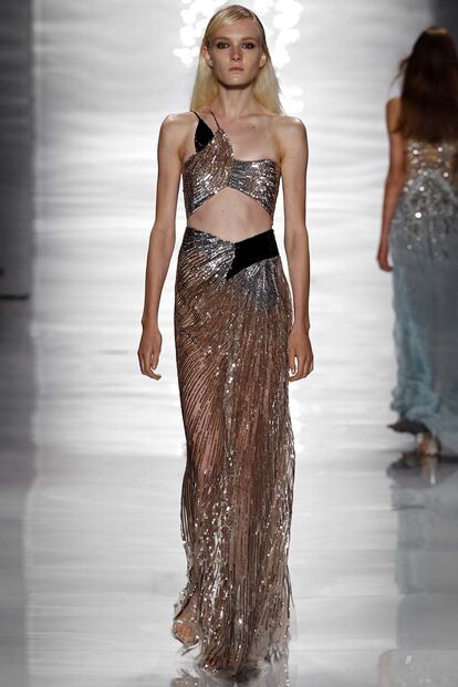 los interminables escotes de reem acra