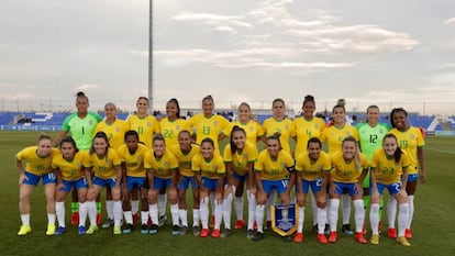 Seleção feminina contra a Escócia, no último amistoso antes da convocação.