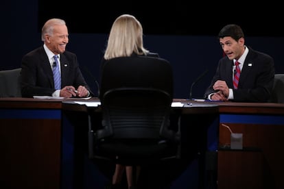 Los dos candidatos a la vicepresidencia en el debate moderado por Martha Raddatz.