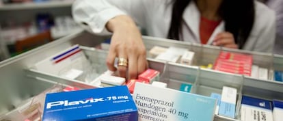 Medicamentos genéricos en una farmacia de Granada.