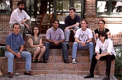 Algunas de las personas que viven durante un tiempo en la Residencia de Estudiantes. PLANO GENERAL - FOTO DE GRUPO