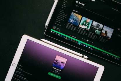 Tablet con el servicio Spotify