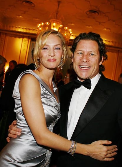 Uma Thurman ha decidido poner punto y final a su relación con el magnate francés Arki Busson. Parece que el multimillonario no tiene mucha suerte, ya hace algunos años la modelo Elle McPherson también rompió con  él antes de la boda. Uma Thurman y Busson llevaban comprometidos más de un año y saliendo desde el verano de 2007. Al parecer la relación se habría acabado hace un tiempo, pero la pareja no había querido hacerlo público hasta ahora, al no estar preparados, según ha informado el <i>Daily Mail</i>. El motivo de la ruptura parece ser la distancia que les separa.