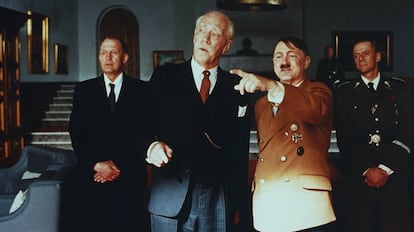 O ator Max von Sydow (segundo à esquerda), no papel de Knut Hamsun no filme ‘Hamsun’, de Jan Troell (1996)