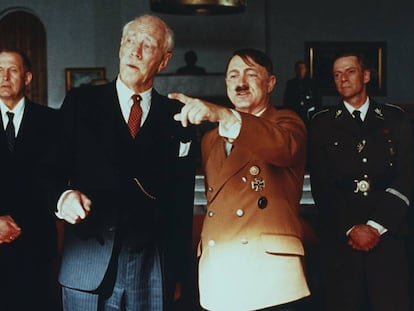 O ator Max von Sydow (segundo à esquerda), no papel de Knut Hamsun no filme ‘Hamsun’, de Jan Troell (1996)