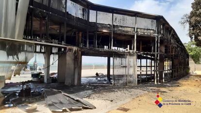 Un incendio de causas aún desconocidas ha destruido la Pérgola de Santa Bárbara en Cádiz, un edificio que costó 1,5 millones de euros de fondos europeos y que nunca llegó a tener uso.