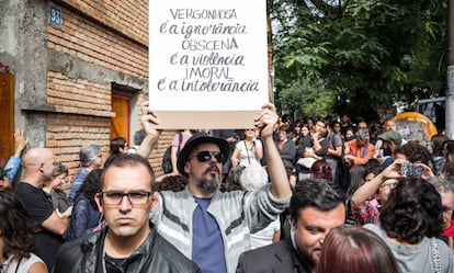 Manifestante a favor da palestra de Butler.