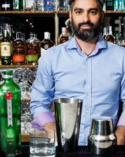 Bartender Diego Cabrera.