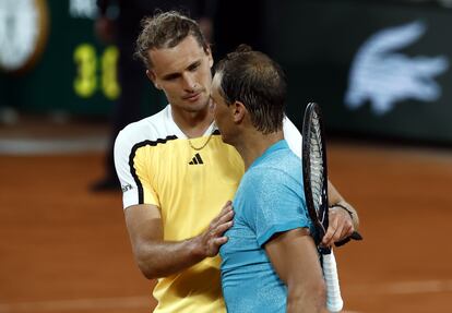 Zverev y Nadal se saludan tras el partido.