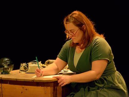 Inma Cuevas durante un ensayo de la obra de teatro 'Lo que tú nos dejas'.