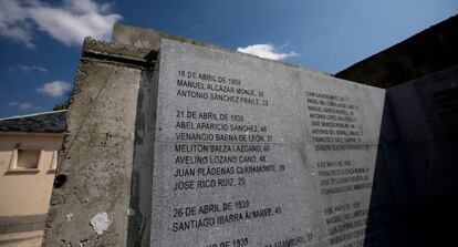 Algunos de los nombres que ya estaban inscritos en el memorial, cuyos trabajos de realización estaban muy avanzados.