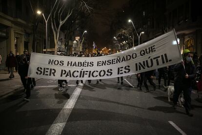 Pancarta en una de las manifestaciones tras el encarcelamiento de Pablo Hasél
