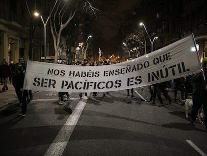 Pancarta en una de las manifestaciones tras el encarcelamiento de Pablo Hasél