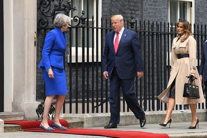 Los Trump ayer a su llegada al 10 de Downing Street.