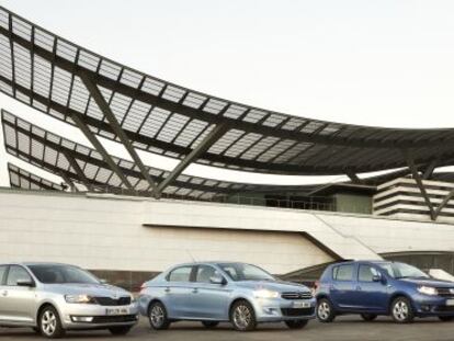 De izquierda a derecha, Skoda Rapid, Citroën C-Elysée, Dacia Sandero y Chevrolet Aveo.