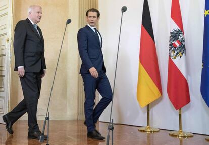 El canciller austriado Sebastian Kurz (a la derecha) con el ministro alemán del Interior Horst Seehofer el pasado 5 de julio en Viena.