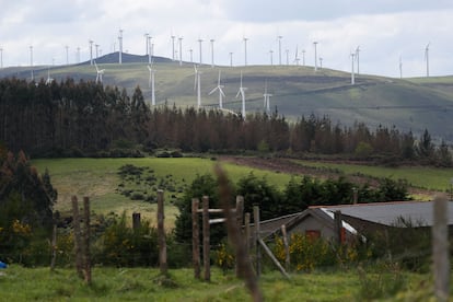 Vista de un parque eólico en el Concello de Muras, en la provincia de Lugo.