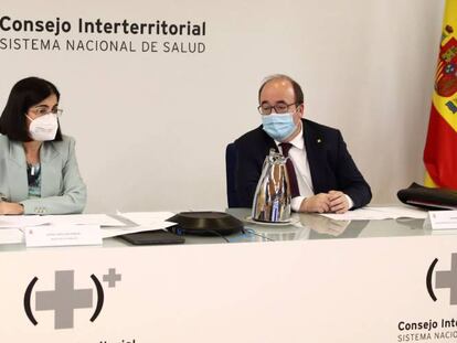 La ministra de Sanidad, Carolina Darias, y el de Política Territorial y Función Pública, Miquel Iceta durante la reunión del Consejo Interterritorial de Salud.