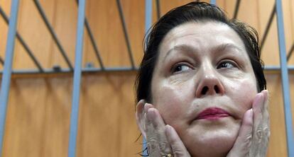 Natalia Sharina espera el anuncio de su sentencia, este lunes en un juzgado de Moscú.