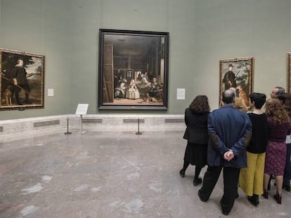 Una visita privada al Museo del Prado, en marzo, en la sala 12 que preside 'Las meninas', de Velázquez.