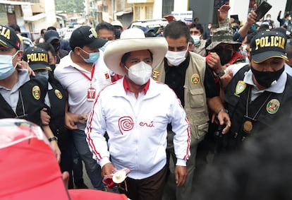 El maestro Pedro Castillo, a su llegada a Chota.