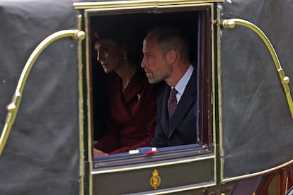 Los príncipes de Gales, durante el paseo en carruaje por los terrenos del castillo de Windsor.