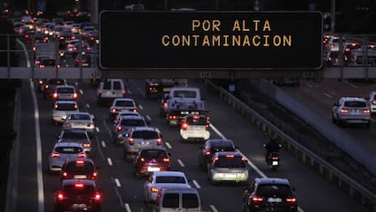 Pollution-caused traffic restrictions on Madrid's M-30 ringroad.