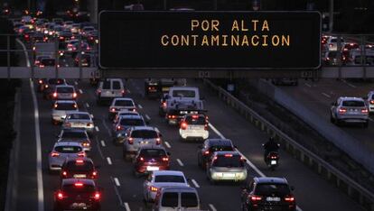 Pollution-caused traffic restrictions on Madrid's M-30 ringroad.