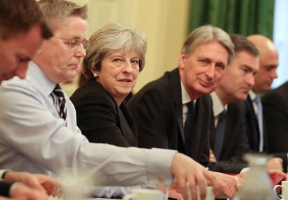 La primera ministra británica, Theresa May, preside su primer consejo de ministros de 2018. REUTERS/Daniel Leal-Olivas/Pool