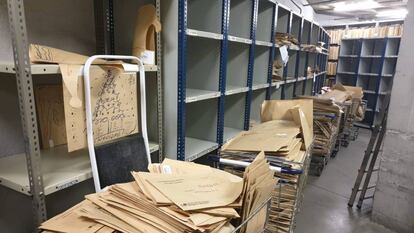 Las historias clínicas archivadas fuera de sitio debido al problema con el techo del archivo.