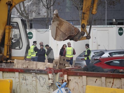 La Gu&agrave;rdia Civil a les obres de les Gl&ograve;ries.