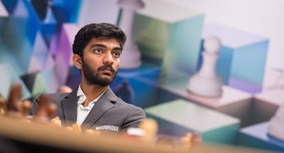 Gukesh, durante su partida de la última ronda contra el también indio Erigaisi, este domingo en Wijk aan Zee (Países Bajos)