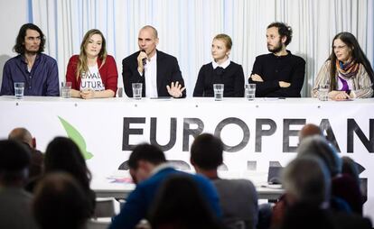 Yanis Varoufakis presenta su candidatura al Parlamento Europeo con el partido Movimiento por la Democracia en Europa 2015.