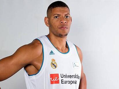 Walter Tavares con la camiseta del equipo merengue.