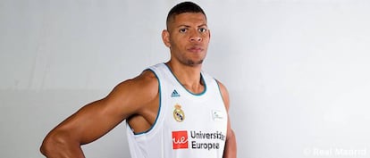 Walter Tavares con la camiseta del equipo merengue.