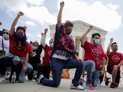 Un grupo de 'dreamers' protesta ante el Tribunal Supremo, en una imagen de archivo.