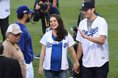 El matrimonio de acores, en un partido de Los Angeles Dodgers en octubre del año pasado.