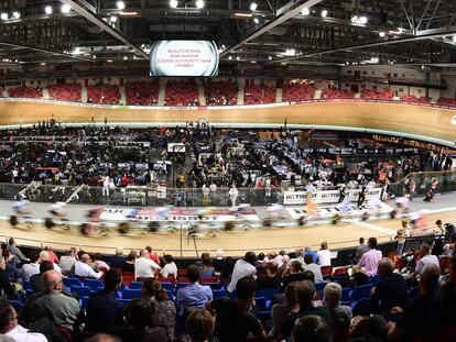 Escena de una prueba de scratch en la UCI Track Champions League.