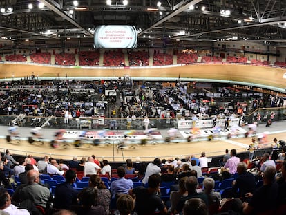 Escena de una prueba de scratch en la UCI Track Champions League.