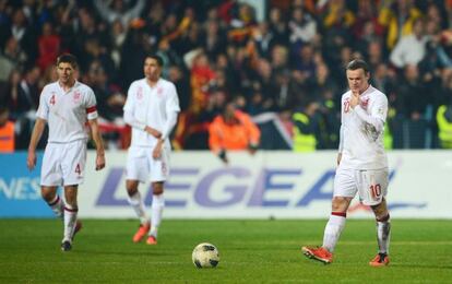 Gerrard, Smalling y Rooney, tras el partido ante Montenegro.