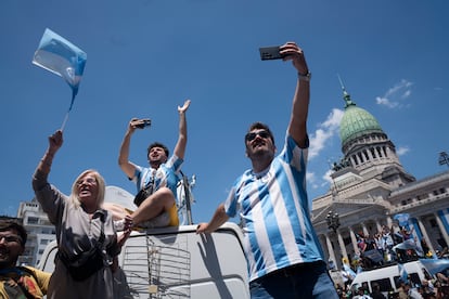 Simpatizantes de Javier Milei durante el discurso.