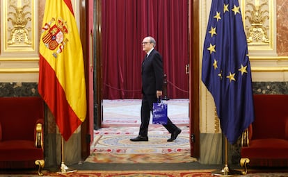 El defensor del pueblo, Ángel Gabilondo, este viernes a su llegada al Congreso.