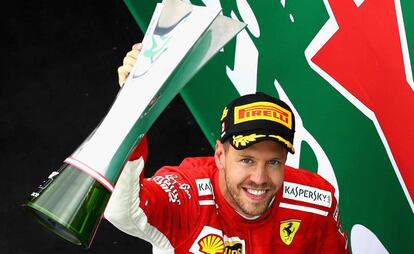 Vettel celebra su victoria en Montreal.